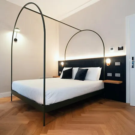 Gasthof The Flow - Via Del Corso Rom