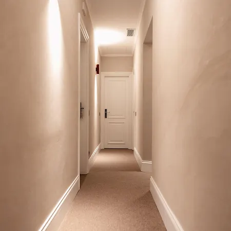 Gasthof The Flow - Via Del Corso Rom