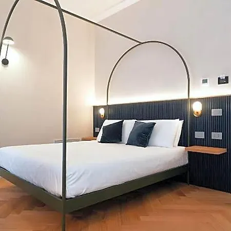 Guest house The Flow - Via Del Corso 4*